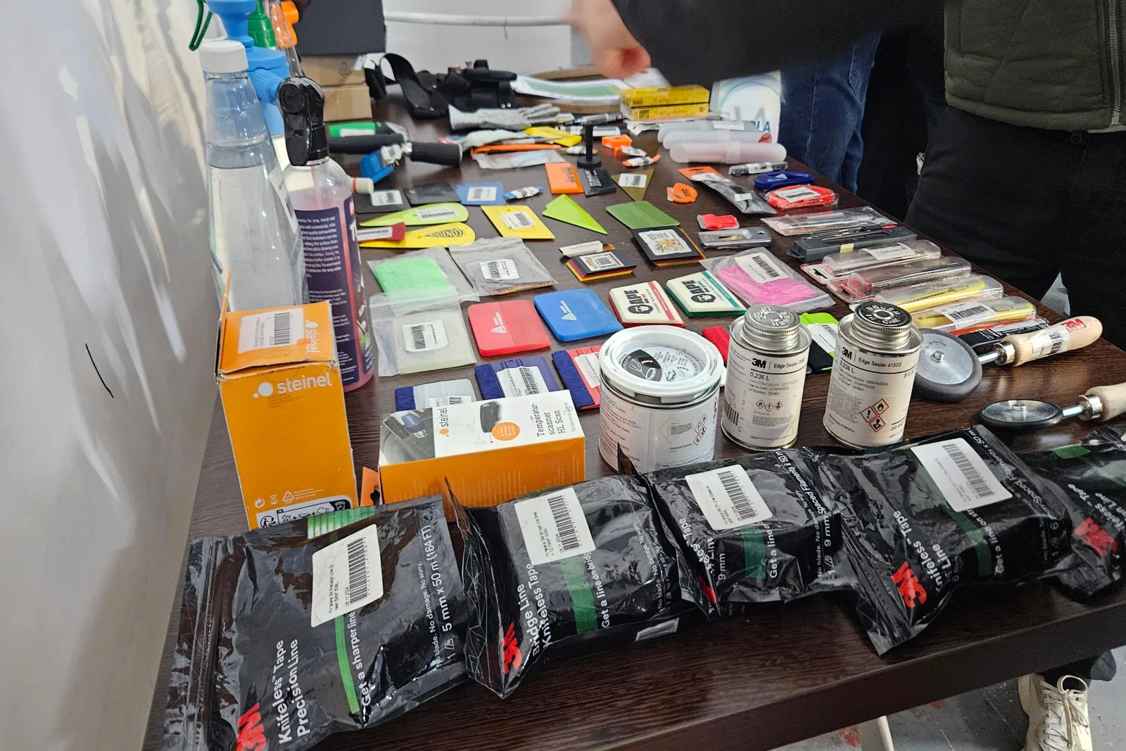 Workshop colantări auto Verla × Vasile Lomanar București 14 noiembrie 2025 – unelte și accesorii profesionale pentru colantare auto